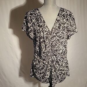 Alfani Black & White Print with Short Sleeves & Front Cinch Blouse Size: XL M